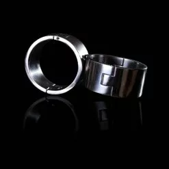 DARK-LINE Cross Angle Wrist Restreints - S/Steel -Poppers et Leather Cleaners Soldes cross angle wrist restreints ssteel 4