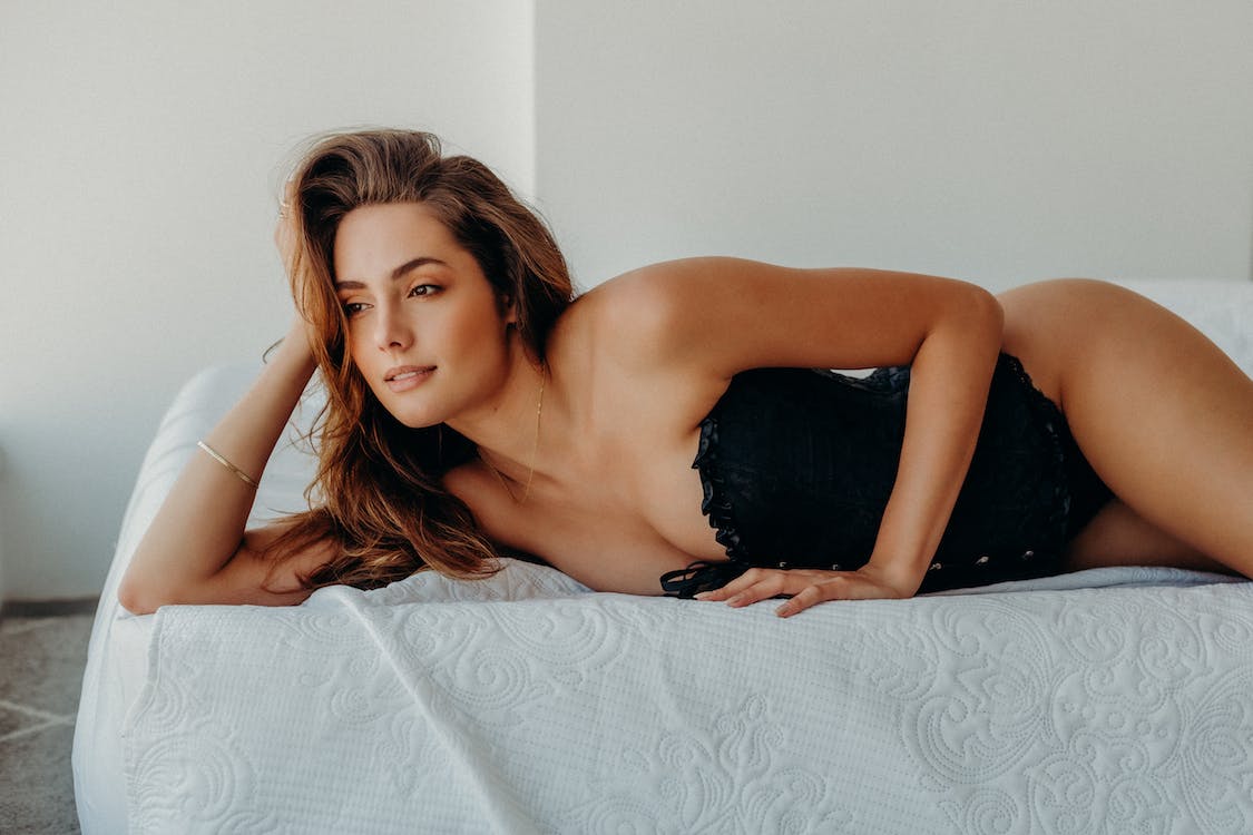 Poppers et Leather Cleaners Soldes -Poppers et Leather Cleaners Soldes free photo of young woman posing in lingerie