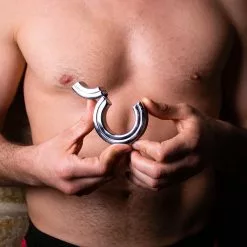 DARK-LINE Hinged Cockring Charnière Magnetique 20 DARK-LINE Hinged Cockring Charnière Magnetique -Poppers et Leather Cleaners Soldes hinged cockring charniere magnetique 8