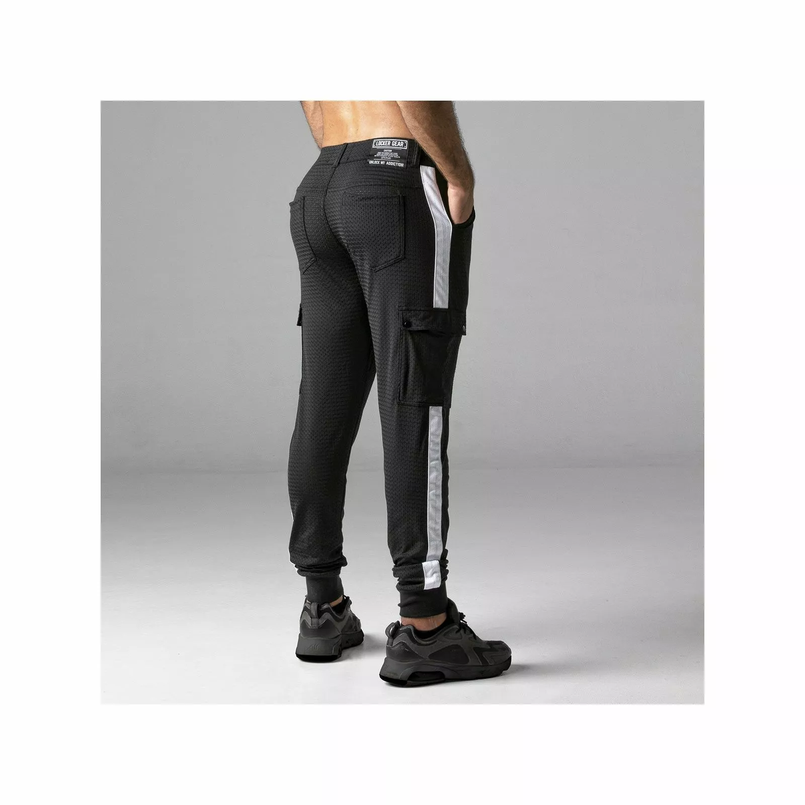 Locker Gear LOOK AT SIDE JOGGER Rouge 7 Locker Gear LOOK AT SIDE JOGGER Rouge – Image 5