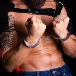 Paire De Menottes En Acier Adrien Lastic -Poppers et Leather Cleaners Soldes paire de menottes en acier adrien lastic 2