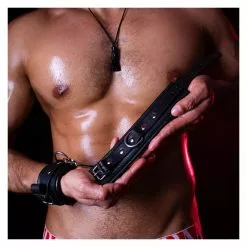 DARK-LINE Premium Padded Handcuffs Black -Poppers et Leather Cleaners Soldes premium padded handcuffs black 2