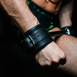 DARK-LINE The Pranger Carcan Pilori Complet Metal Et Cuir -Poppers et Leather Cleaners Soldes the pranger carcan pilori complet metal et cuir 6